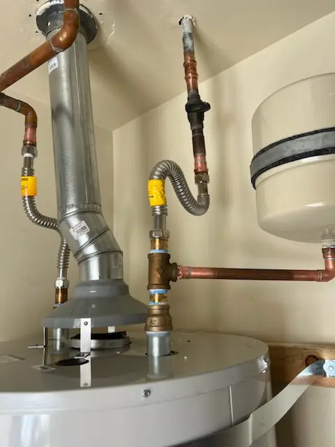 Water heater installation and plumbing repair in Rio Lindo